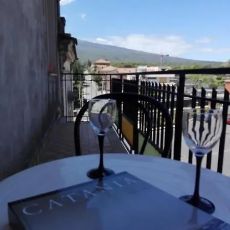 Etna House Stazione * リングアグロッサ